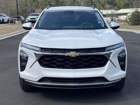 Used 2025 Chevrolet Trax LT image 8