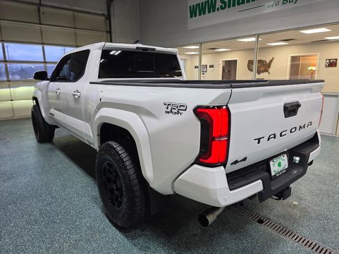 Used 2024 Toyota Tacoma TRD Sport w/ TRD Sport Upgrade Package image 9