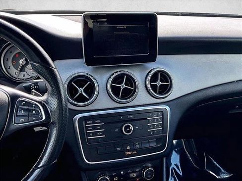 Used 2017 Mercedes-Benz GLA 250 image 8