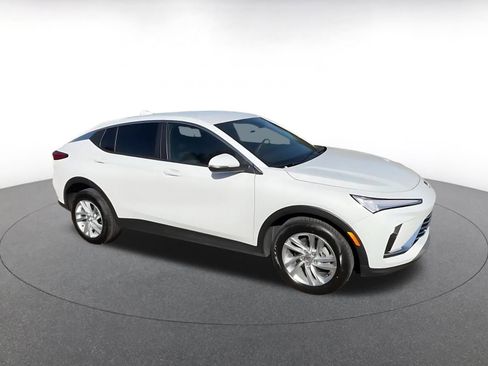 Used 2025 Buick Envista Preferred image 2