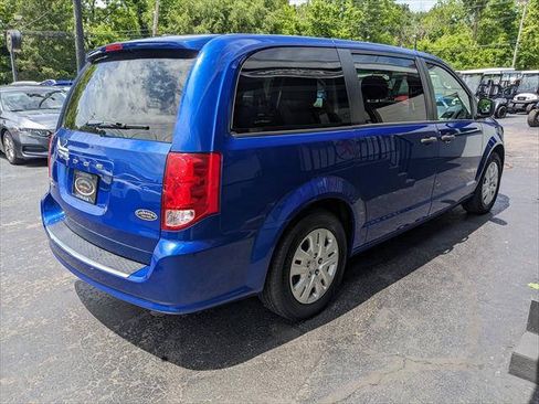Used 2020 Dodge Grand Caravan SE w/ UConnect Hands-Free Group FWD image 5