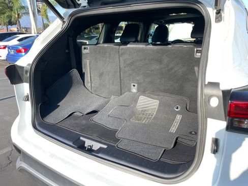 Used 2022 Toyota Highlander XSE image 25