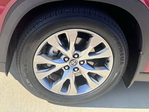 Used 2024 Toyota Grand Highlander Limited image 9