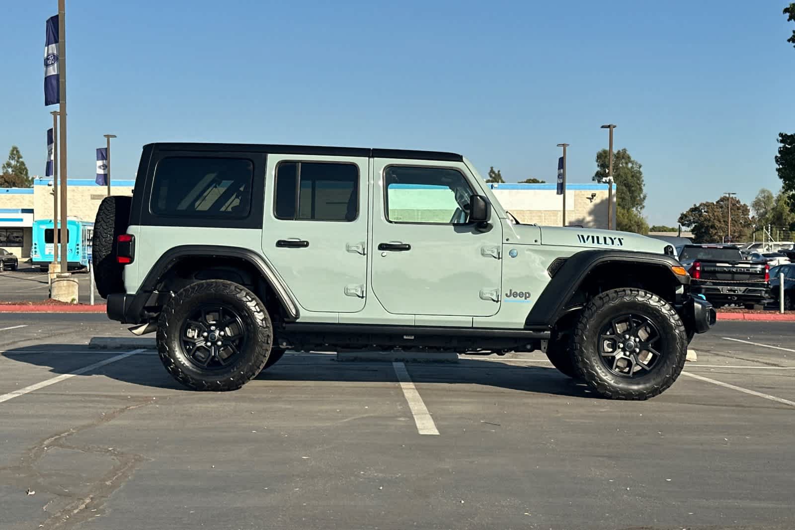 Used 2024 Jeep Wrangler Unlimited AWD/4WD image 9