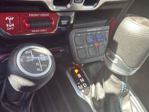 Used 2021 Jeep Wrangler Unlimited Rubicon 4xe w/ Cold Weather Group AWD/4WD image 13