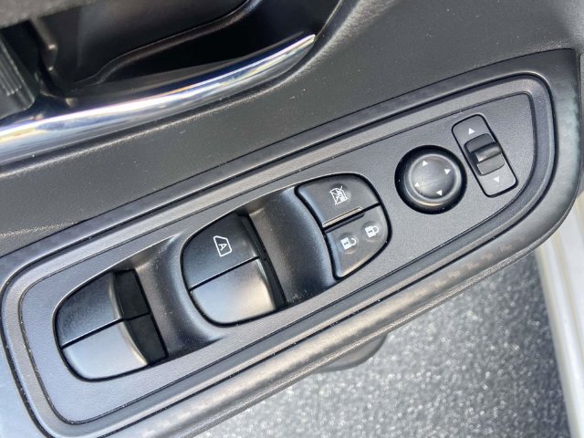Used 2025 Nissan Versa SV FWD image 20
