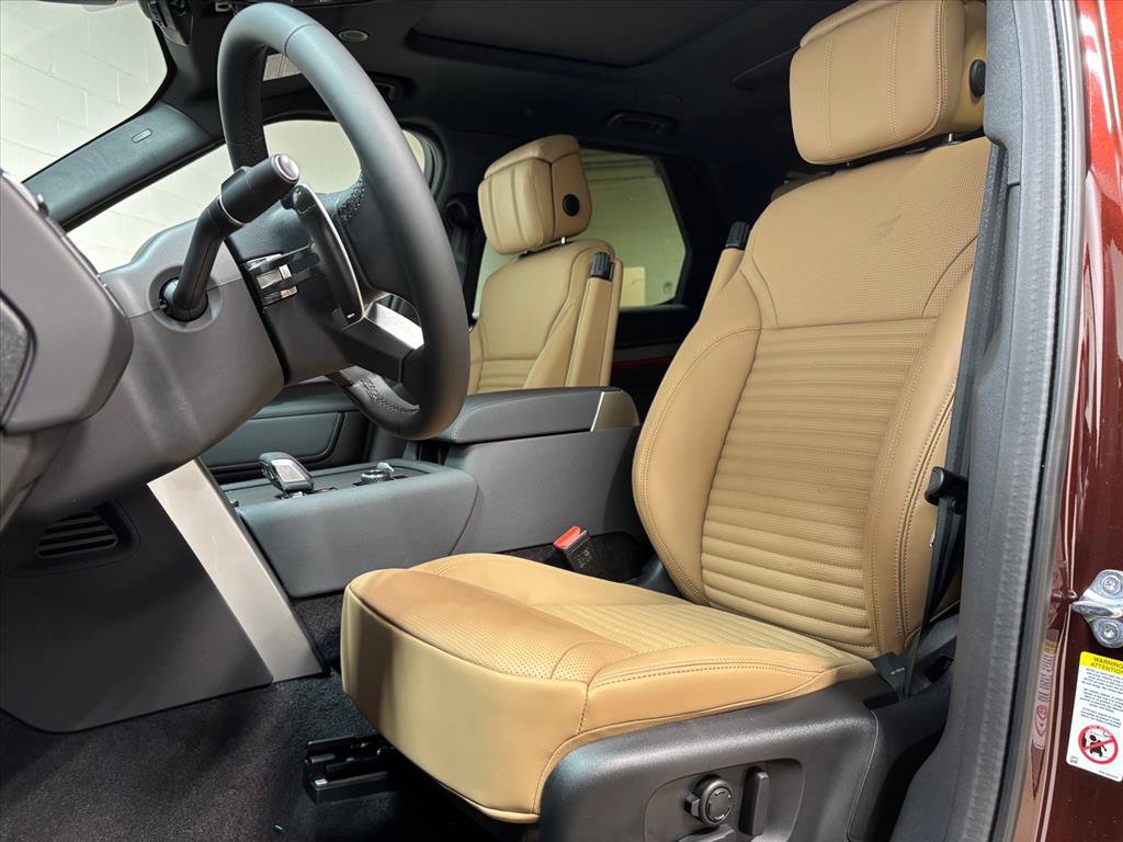 New 2026 Land Rover Discovery Limited Edition AWD/4WD image 21