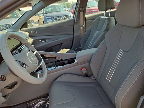 New 2025 Hyundai Elantra SEL image 27