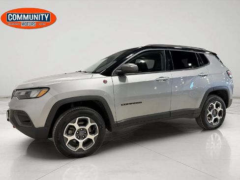 Used 2022 Jeep Compass Trailhawk w/ Sun and Sound Group AWD/4WD image 2