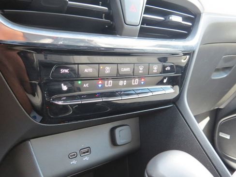 Certified 2025 Buick Encore GX Avenir w/ Avenir Technology Package image 25