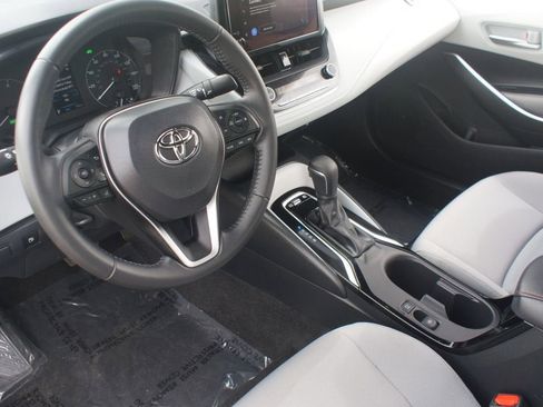 Used 2024 Toyota Corolla LE AWD/4WD image 13