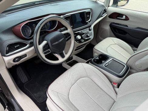 Used 2020 Chrysler Pacifica Limited FWD image 14