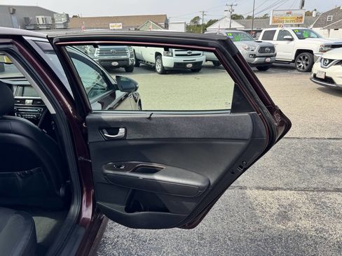 Used 2017 Kia Optima EX w/ Premium Package image 34