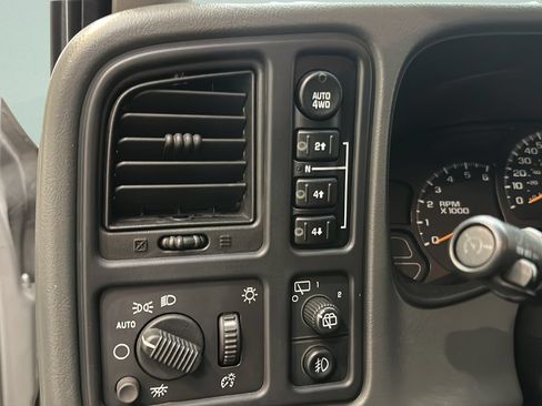 Used 2005 Chevrolet Tahoe LS AWD/4WD image 33