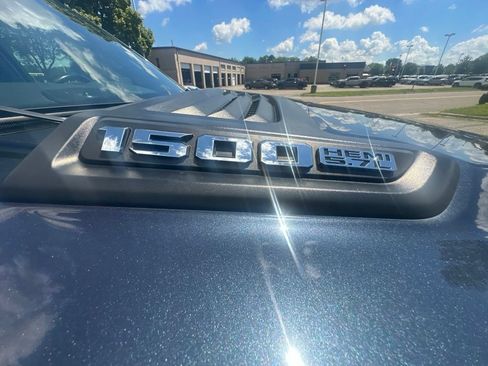 Used 2019 RAM 1500 Laramie w/ Sport Appearance Package AWD/4WD image 16