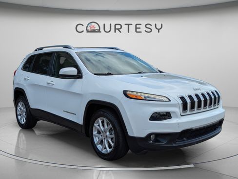 Used 2016 Jeep Cherokee Latitude w/ Comfort/Convenience Group FWD image 7