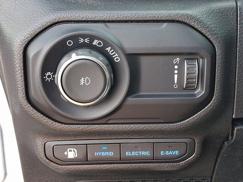 Used 2023 Jeep Wrangler Unlimited Sahara w/ Cold Weather Group AWD/4WD image 27