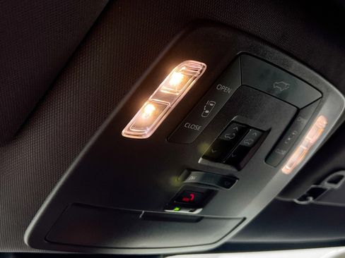 Used 2021 Toyota Sienna XSE FWD image 22