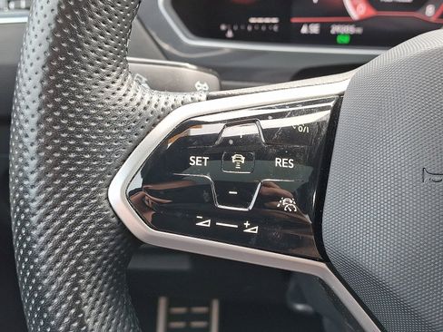 Used 2022 Volkswagen Tiguan SE R-Line image 21