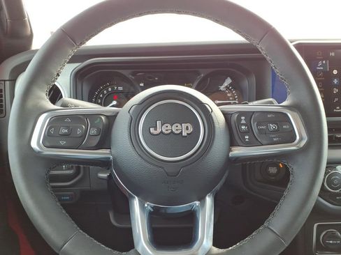 Used 2025 Jeep Wrangler Unlimited Sahara image 19