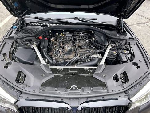 Used 2018 BMW 540i xDrive w/ Premium Package image 9