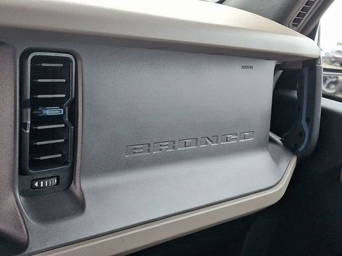 Used 2024 Ford Bronco Wildtrak image 27