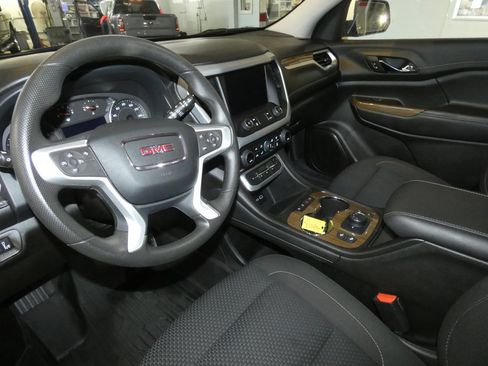 Used 2023 GMC Acadia SLE w/ Driver Convenience Package image 8