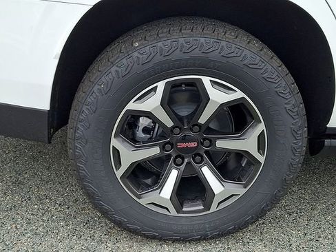 New 2026 GMC Yukon AT4 Ultimate w/ LPO, Illumination Package image 5