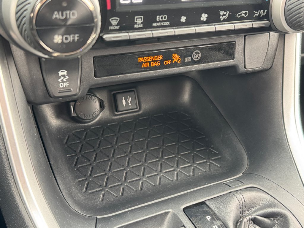 Used 2019 Toyota RAV4 LE w/ Carpet Mat Package AWD/4WD image 24