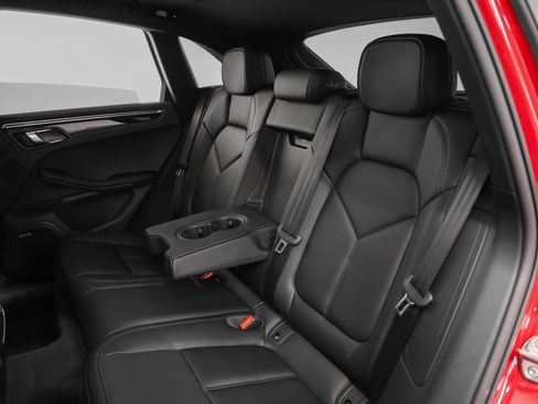 Certified 2026 Porsche Macan AWD/4WD image 37