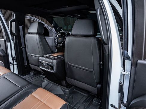 Used 2024 Chevrolet Silverado 3500 High Country w/ High Country Premium Package image 32