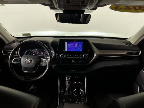 Certified 2023 Toyota Highlander XLE image 25