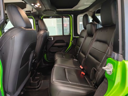 Used 2019 Jeep Wrangler Unlimited Sahara AWD/4WD image 10