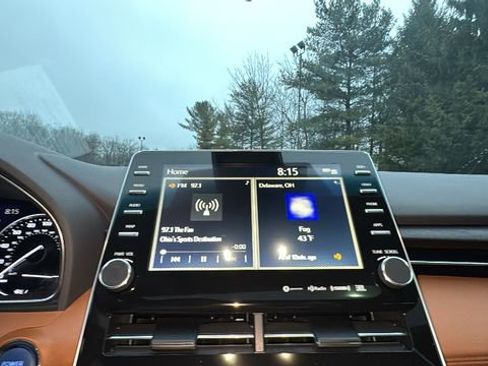 Used 2020 Toyota Avalon Limited image 18