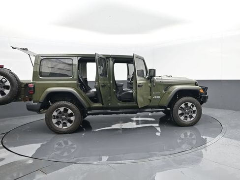 Used 2020 Jeep Wrangler Unlimited Sahara w/ Dual Top Group AWD/4WD image 29