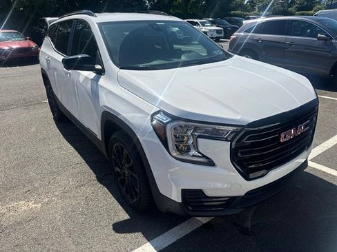 Used 2023 GMC Terrain SLE w/ Driver Convenience Package AWD/4WD image 11