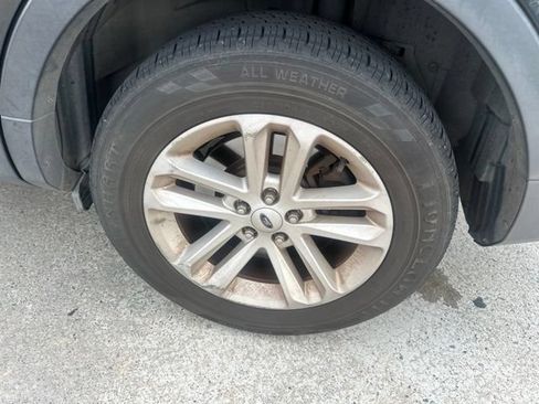 Used 2015 Ford Explorer XLT w/ Equipment Group 202B FWD image 28