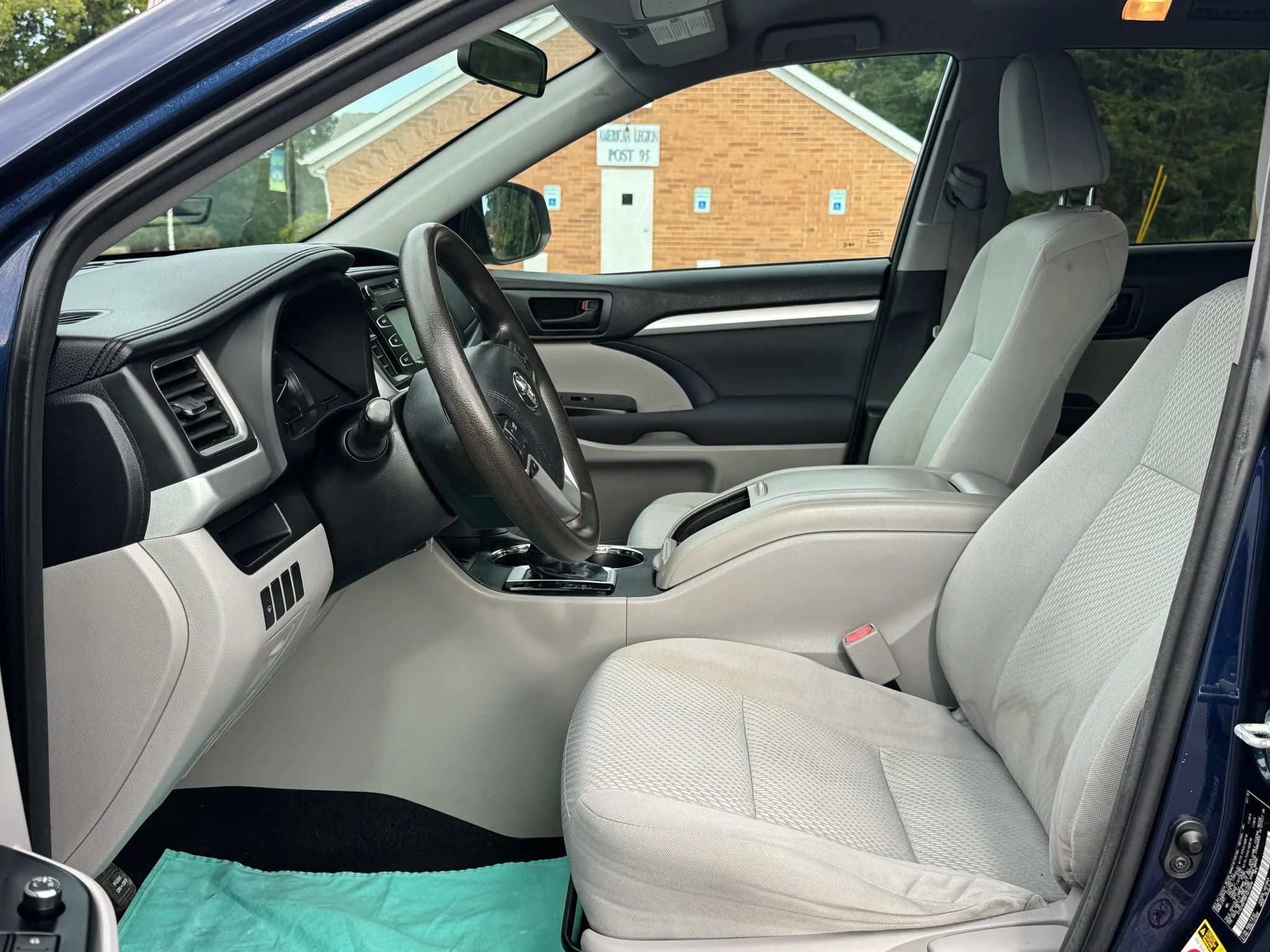 Used 2015 Toyota Highlander LE FWD image 11