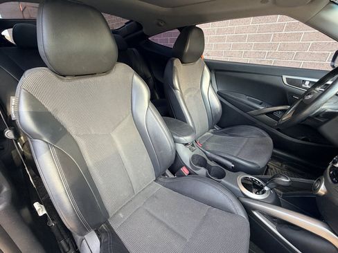 Used 2013 Hyundai Veloster w/ Style Pkg FWD image 17