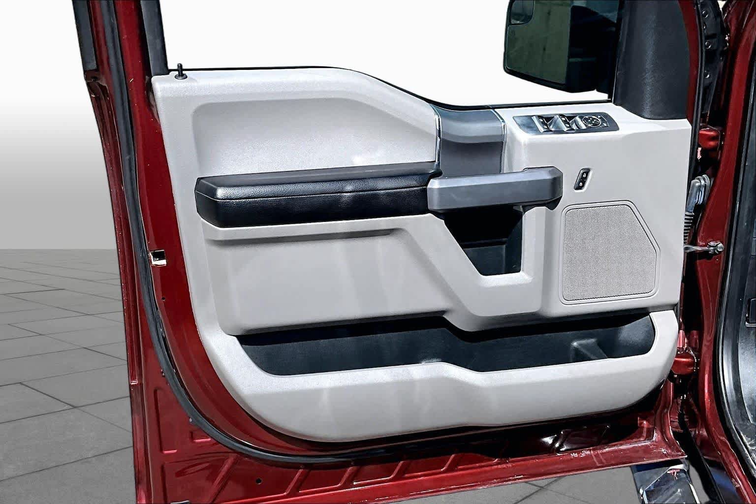 Used 2015 Ford F150 XLT w/ Equipment Group 302A Luxury RWD image 22