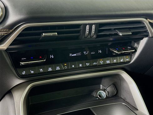 Used 2025 MAZDA CX-90 3.3 Turbo w/ Premium Plus Pkg image 18