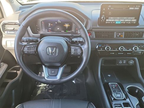 Used 2023 Honda Pilot Elite image 4