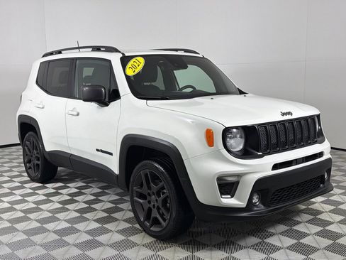 Used 2021 Jeep Renegade Latitude w/ Luxury Group II image 3