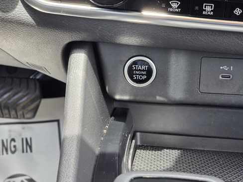 Used 2022 Nissan Rogue SV FWD image 14