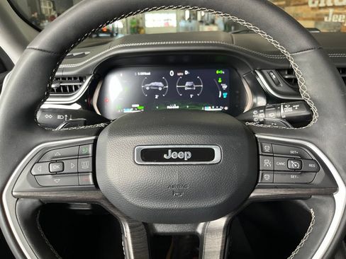 Used 2022 Jeep Grand Cherokee Limited 4xe w/ Luxury Tech Group II AWD/4WD image 27
