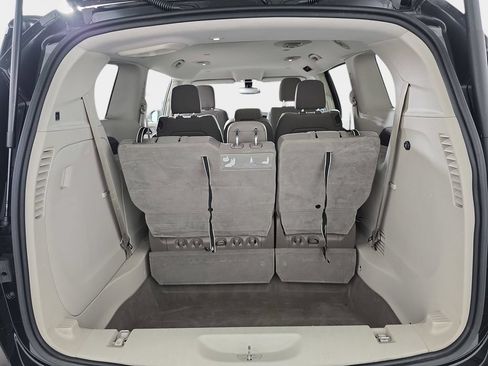 Used 2017 Chrysler Pacifica Touring w/ Tire & Wheel Group FWD image 13