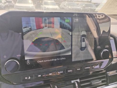 Used 2023 Nissan Pathfinder SL AWD/4WD image 24