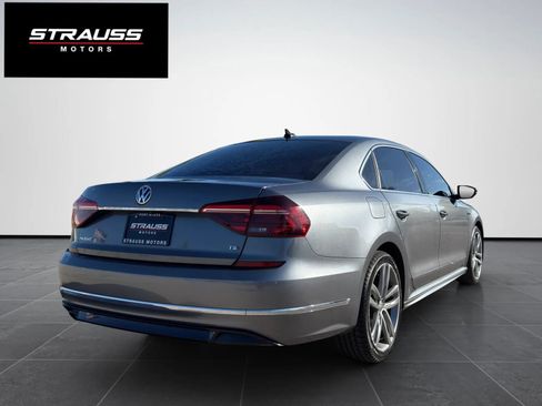 Used 2017 Volkswagen Passat 1.8T R-Line w/ R-Line Lighting Package FWD image 10