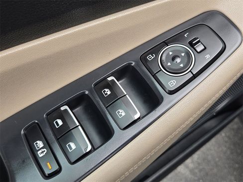 Used 2023 Hyundai Santa Fe SEL image 21