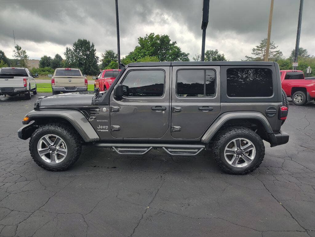 Used 2021 Jeep Wrangler Unlimited Sahara AWD/4WD image 5